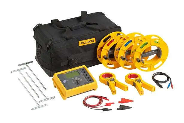 Fluke 1623-2 GEO Earth Ground Tester Kit Includes:  GEO Earth Ground Tester User’s Manual Batteries Quick Reference Guide USB Cable 2 Clamps C1620 Professional Carrying Case 4 Earth Ground Stakes 3 Cable Reels